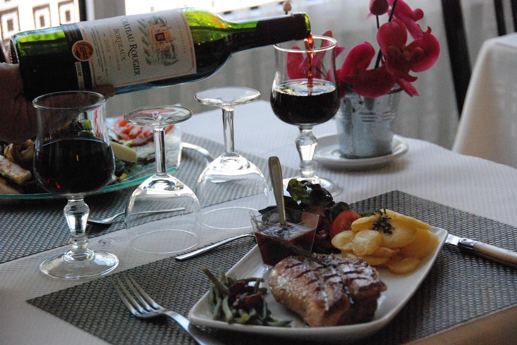 Acropolis Hotel 3*