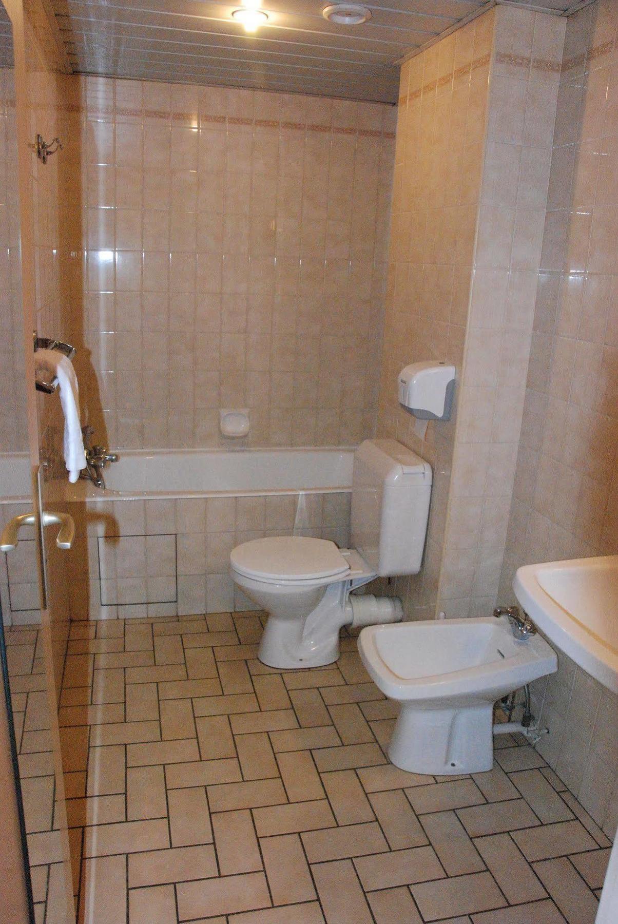 Acropolis Hotel 3*