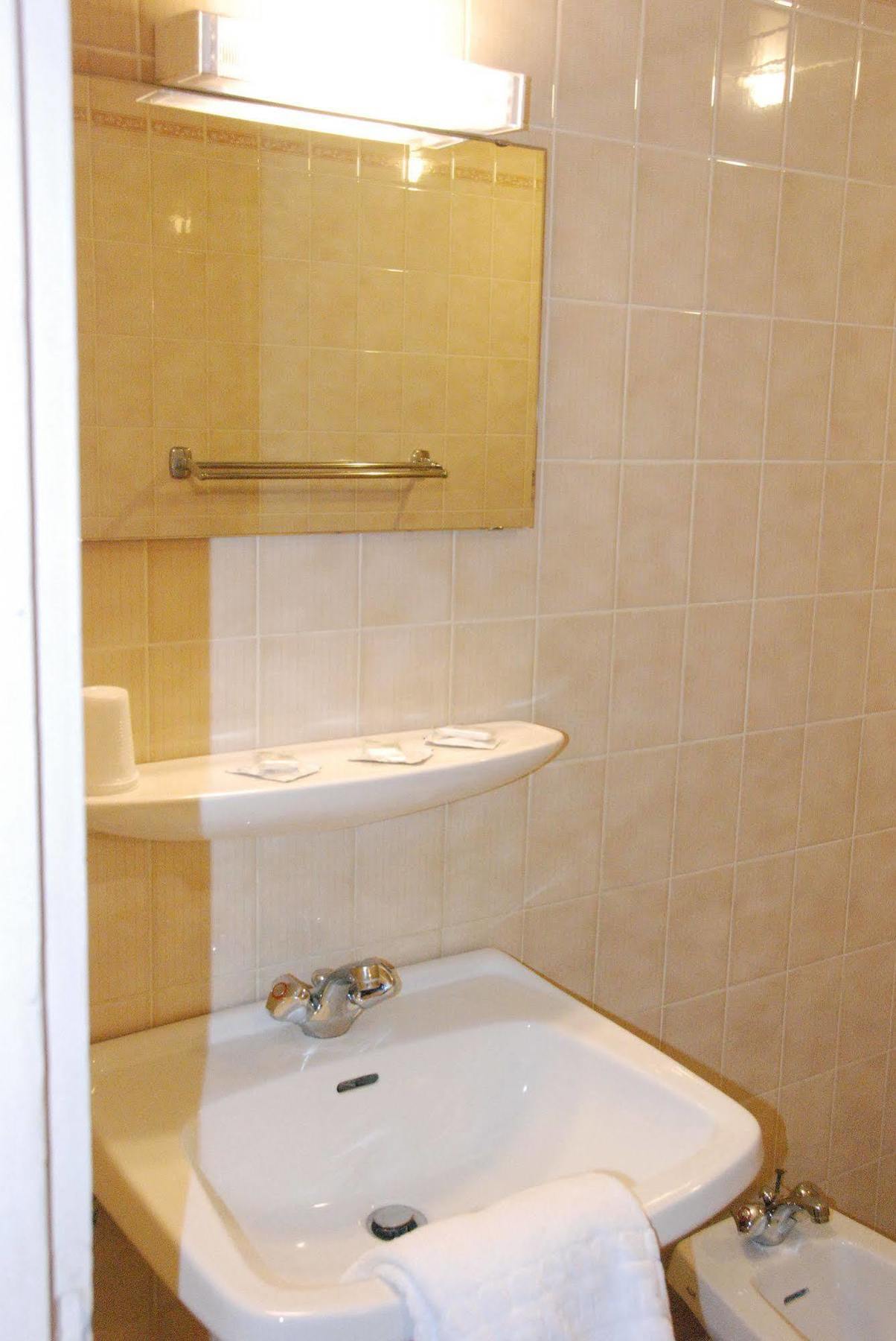 Acropolis Hotel Lourdes