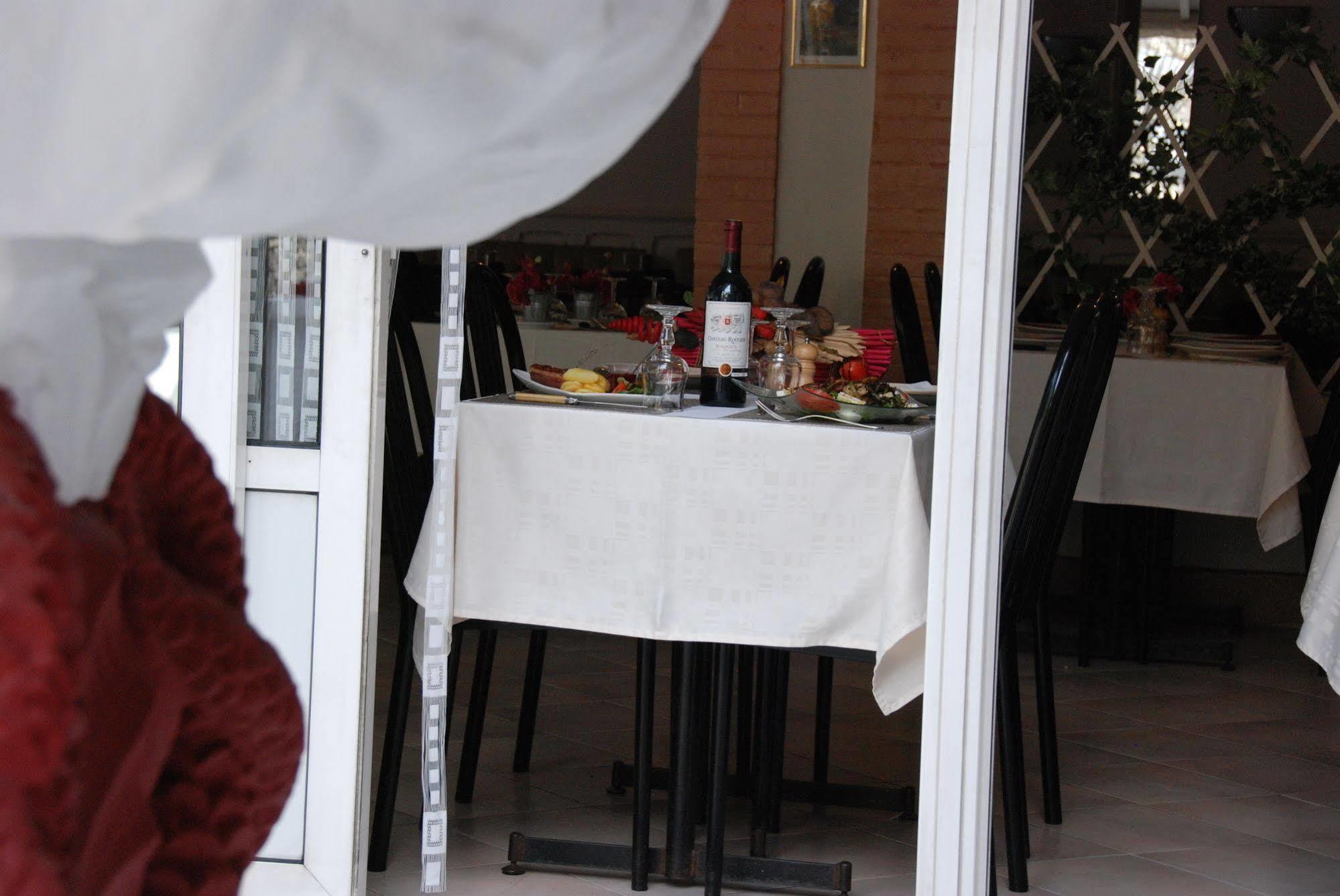 Acropolis Hotel 3*