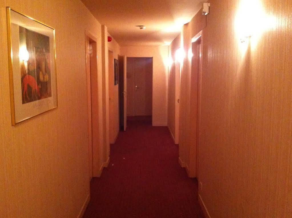 Acropolis Hotel 3*